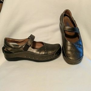 Gold Wolky strap cloggy